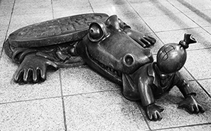 Subway Token Figures : Art : Subway : New York : Tom Otterness : Personal Photo Projects : Photos : Richard Moore : Photographer